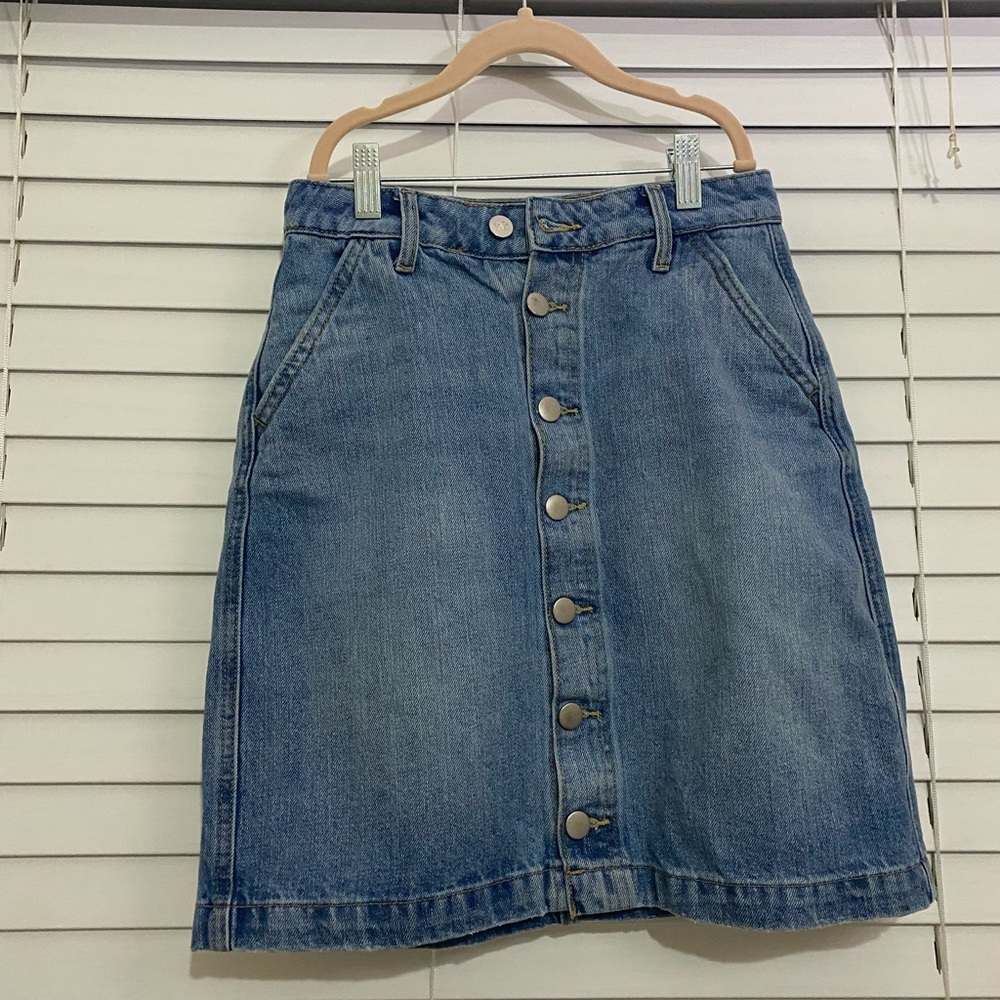Jean skirt with buttons